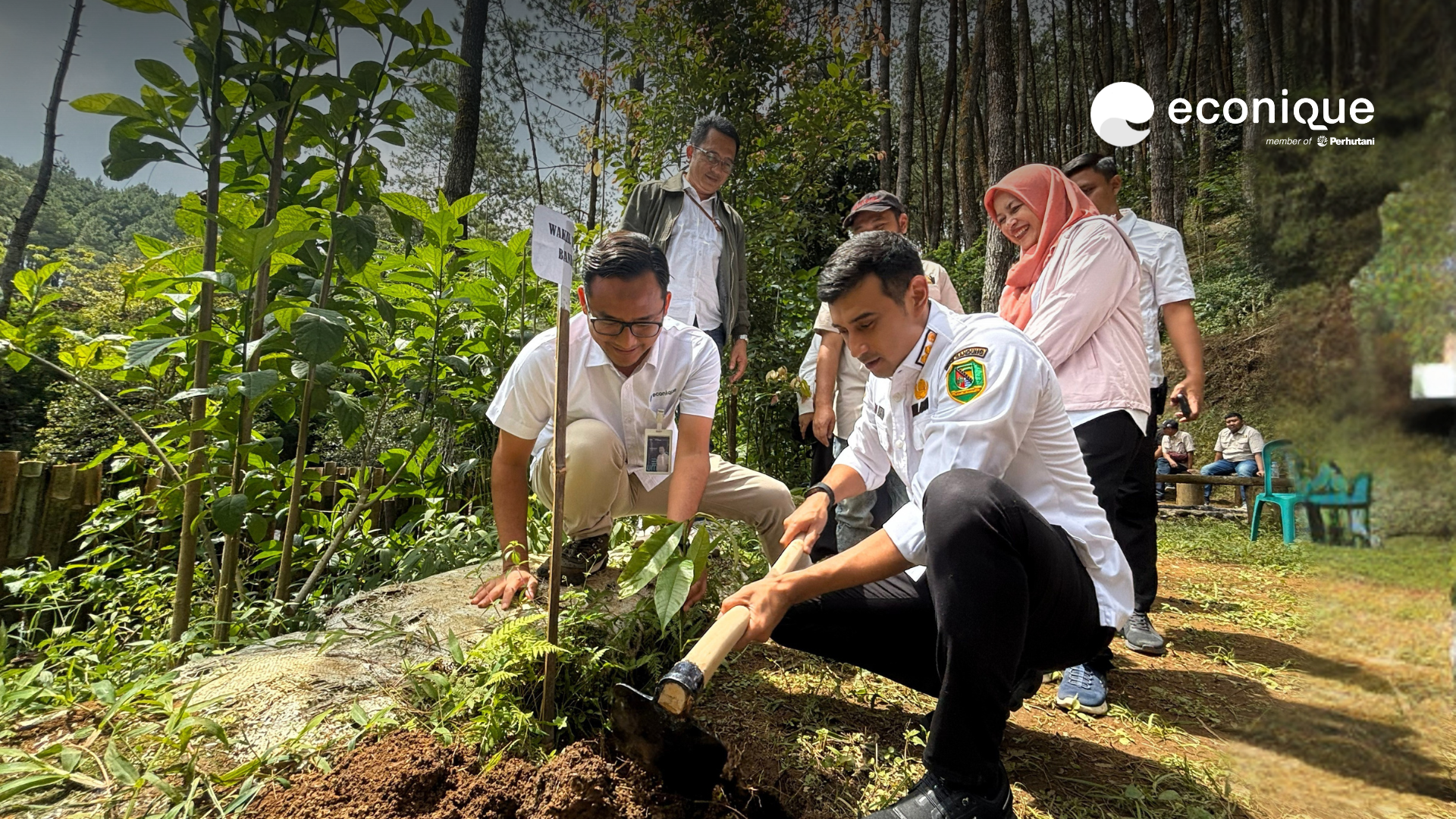 Econique Turut Dukung Aksi Tanam Pohon IJTI Bandung di Pangalengan